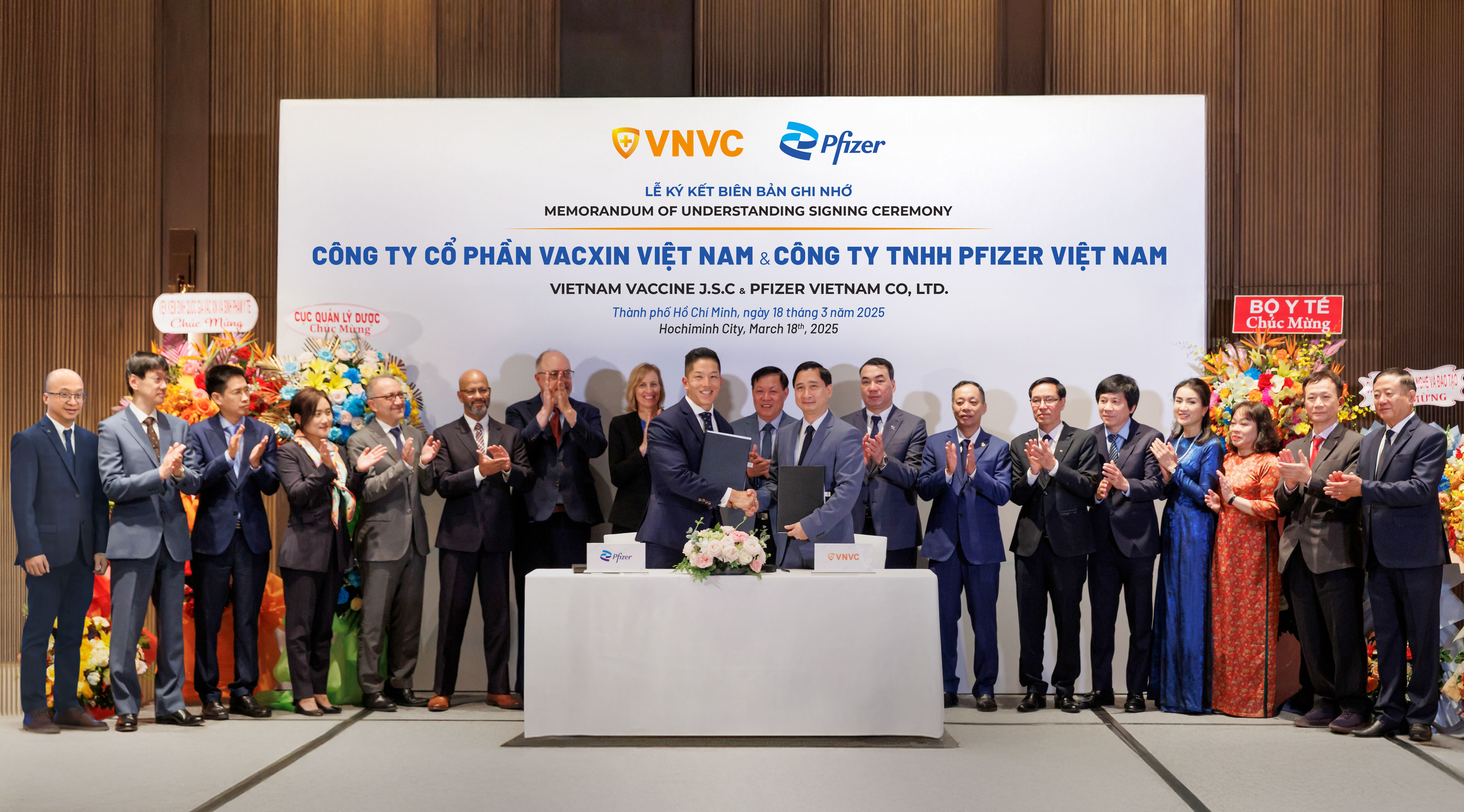 Pfizer và VNVC ký thỏa thuận hợp tác chia sẻ kiến thức sản xuất vắc xin công nghệ cao